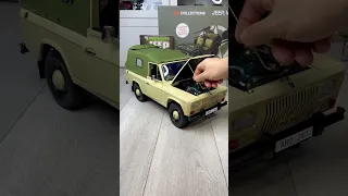 ARO 240 vs Jeep Willys (1:8 scale) by IXO Collections