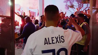 La FOLIE PURE à l’arrivée d’Alexis Sanchez à Marignane pour signer à l’OM 🔥 • HD