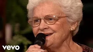 Mary Tom Speer Reid - Mama's Teaching Angels How to Sing [Live]