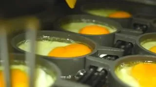 przygotowywanie jajek w McDonald’s