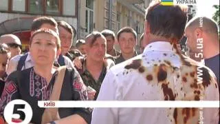 Як майданівці Попова зустрічали. Сюжет