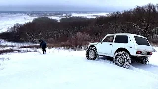 Пробиваемся к асфальту по снежному полю. Jeep Cherokee, Duster, Rubicon, 4Runner, Шеви Нива, УАЗ