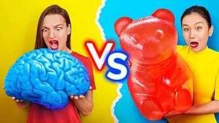 BONBONS EN GÉLATINE VS NOURRITURE RÉELLE ! Qui Mangera le Plus Gros Cerveau avec 123 GO ! CHALLENGE