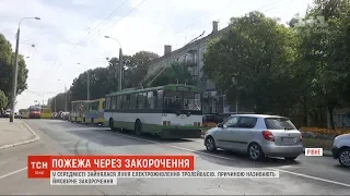 У Рівному людей наполохали лінії електромереж, які спалахнули під час руху тролейбусів