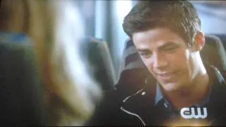 The Flash- Felicity and Barry kiss