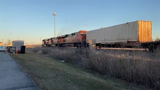 P5 Horn on BNSF GEVO (and more!) | Hinckley Railfanning 2/11/23