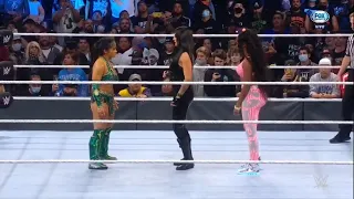 Xia Li debuta atacando a Sonya Deville y salvando a Naomi - WWE Smackdown 10/12/2021 (En Español)