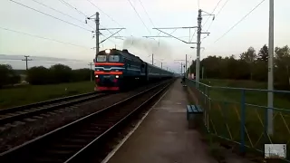 Секция тепловоза 2М62У-0307Б в составе дизель-поезда ДРБ1м-07 отправляется на Осиповичи