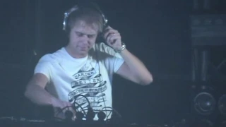 Armin van Buuren pres. Gaia – Humming The Lights