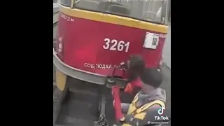 Когда водитель трамвая идиот! When a tram driver is an idiot! #shorts #fyp