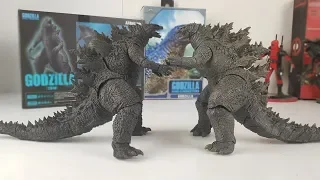 Godzilla: King of The Monsters  BANDAI vs NECA Action Figure