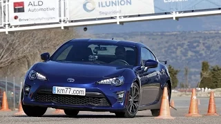 Toyota GT86 2017 - Maniobra de esquiva (moose test) y eslalon | km77.com