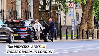 THE PRINCESS ANNE arrives in front of Horse Guards in London. Part 1: Tourists & King's Guard Watch