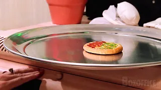 Los McFly de 2015 comen una pizza deshidratada | Volver al futuro II | Clip en Español