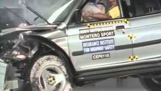 2001 Mitsubishi Montero Sport moderate overlap testCrash Test