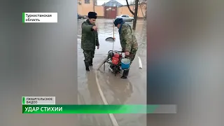 Из-за проливных дождей в Туркестанской области подтоплены несколько районов и городов