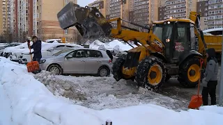 В Мытищах продолжается борьба со снегом