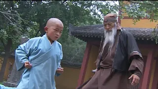 A martial artist underestimated Shaolin kung fu, was defeated by an 8-year-old monk.