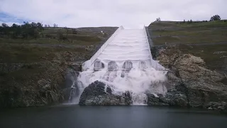 Timelapse | Water rushes down Oroville Dam spillway