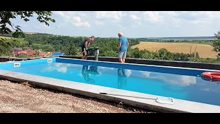 Betonpool selbst gebaut mit Schalungssteinen, ohne Folie dafür mit Schwimmbadfarbe und Dichtschlämme