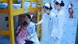 Girl was covered in blood but was slightly injured, and the doctors cried after learn the truth