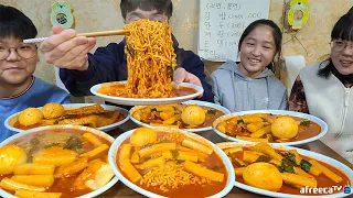 40년 전통의 떡볶이집! 라볶이 쫄볶이..13접시 다먹으면 100만원!!