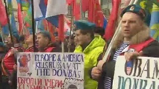 Thousands march in support of Putin