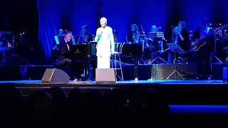 Dionne Warwick. Intro then 'Welcome To My World'. 5/6/22. The Paladium London. 'One Last Time Tour'.