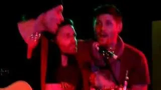 Jensen Ackles sings Crazy Love with Jason and Rob at Jailbreak in Rome 05-13-2013