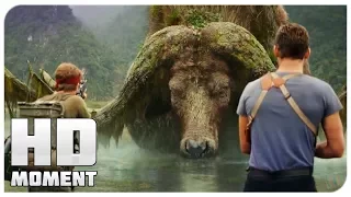 Герои встречают огромного буйвола - Конг: Остров черепа (2017) - Момент из фильма