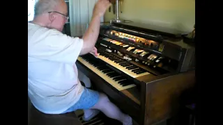 Mike Reed plays "Manhattan" on the Hammond Organ