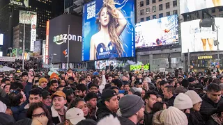 Shakira Rocks Crowd of 40,000 Fans in Times Square, NYC!
