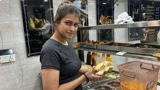 Cheena ne kholi VADA PAV ki dukaan || Sabse alag vada pav ||