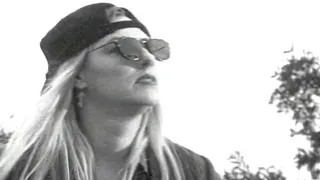 L7 - Pretend We're Dead (1992 Music Video)