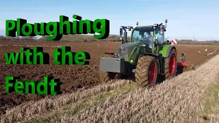 Ploughing with Kvernland & Fendt 718