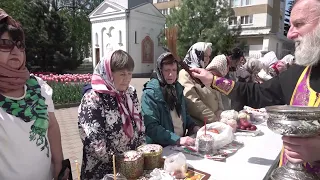 В храмах Бобруйска освящают главные блюда праздника