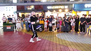 FRIDAY. BLACK MIST & HARANG. BEAUTIFUL FASCINATING BUSKING. HONGDAE FESTIVAL STREET.