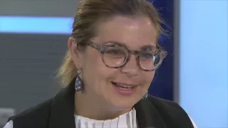 Ирина Пегова  спела про коньяк и стерлядь  на Авторадио