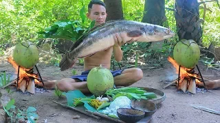 Primitive Technology: Cooking Fish in Coconut (Amok Khmer) For Lunch | Primitive Cooking ASMR