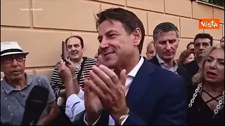 Conte canta "Bella Ciao" al mercato di Genova