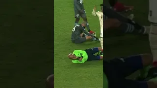 When referee got injured 😱😱😱