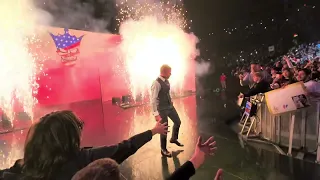 *FRONT ROW* CODY RHODES ENTRANCE IN CHICAGO *HUGE POP* ON MONDAY NIGHT RAW 3/25/2024