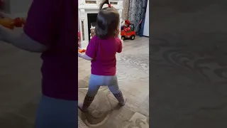 Смешные танцы детей