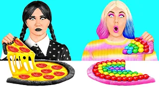 Cómo Hacer una Pizza Gigante de Arcoíris y Negro Desafío con Wednesday Addams de FUN FOOD