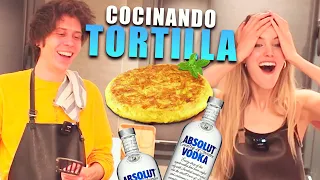 CHEF NORUEGO Y SU SEÑORA COCINAN TORTILLA ESPAÑOLA CON VODKA