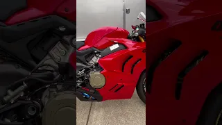 INSTALLED A FULL AKRAPOVIC EXHAUST ON MY V4S 🤯🔥 check out my latest video! #ducati #panigale #v4s
