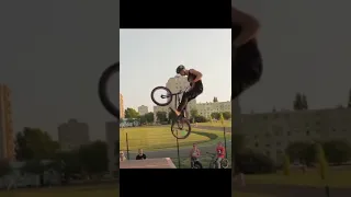 Guy Fails Multiple Times Before Acing BMX Backflip Bike Trick - 1401899