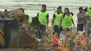 Другая сторона праздника Ганеши: тысячи статуй на пляжах и в реках (новости)