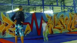 Впервые прыгаю на батуте! Батутный центр DENIS GYM в Миассе