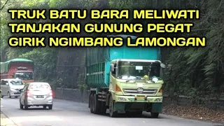 TRUK MUATAN BATU BARA MELIWATI TANJAKAN GUNUNG PEGAT GIRIK NGIMBANG LAMONGAN